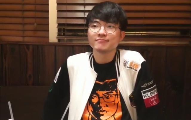 Faker来中国网吧遭网管查身份证