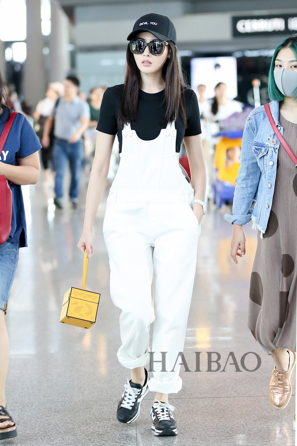 高圆圆倪妮的机场Look,最便宜的还不到100块