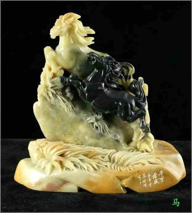 玉雕马: 寓意有马上发财,马到功成,马上封候,马上平安!
