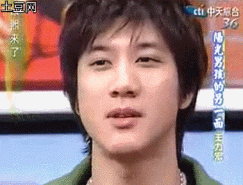 邓紫棋的舌头可以摆成花瓣的形状,不要一位看着简单,其实是很难的,不