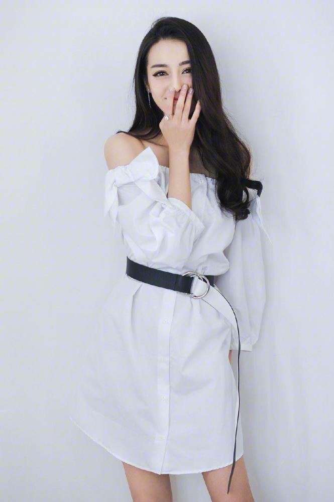 迪丽热巴也太会装了吧!这腰线都要到183张彬