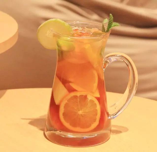 行走在被烤熟的魔都,水果茶才是霸屏时尚单品