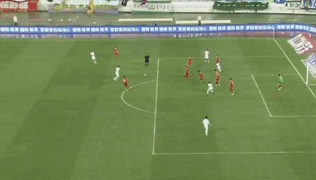 中超-贵州主场1-0小胜力帆 卡斯特罗补射一锤定音