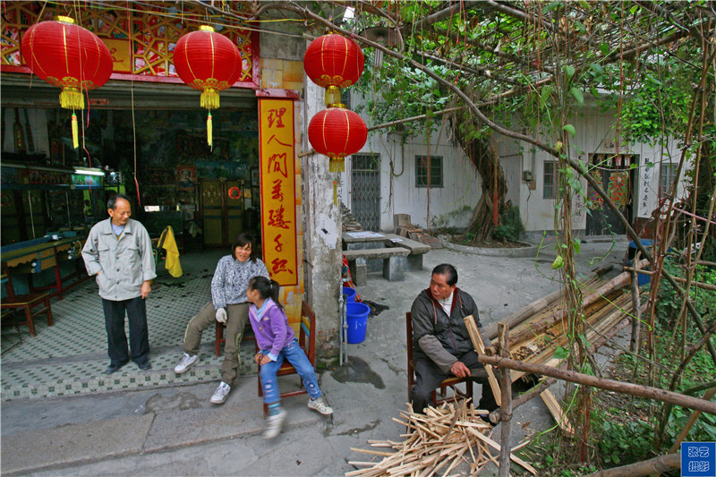 百年理发店陈师傅：只为男士服务 79年剪发只收3角钱