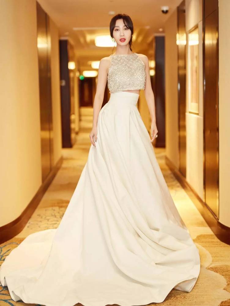 李菲儿的柯基臀的确性感,却还是被他们轻松秒