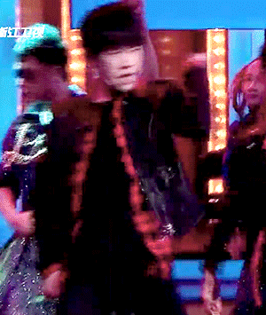 易烊千玺表演《bang bang bang》