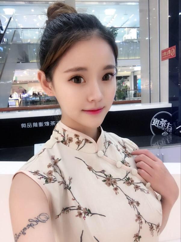 深井冰：自从奶茶店换了新的吧台小妹，生意火的不得了