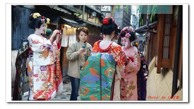 日本妹子竟然去这些地方自拍
