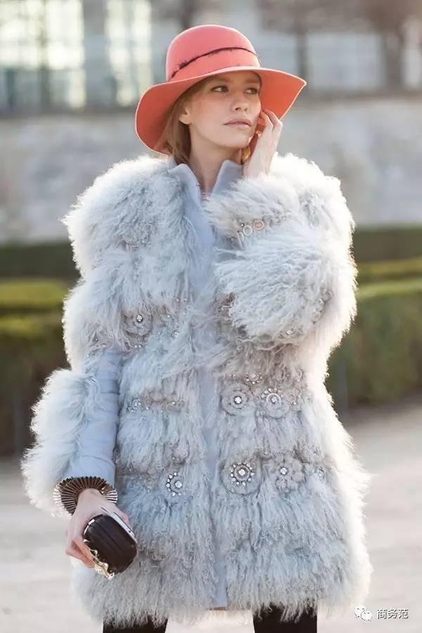 奶茶妹妹去海边戴的5000块帽子,为啥那么贵