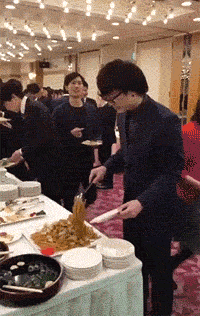 每日内涵段子:轮到老公做饭了,老公说自己不舒服,没有一点儿食欲.