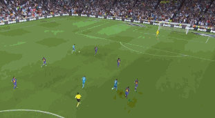 突入禁区,与乌姆蒂蒂碰撞后倒地,主裁判定假摔,出示第二张黄牌罚下c罗