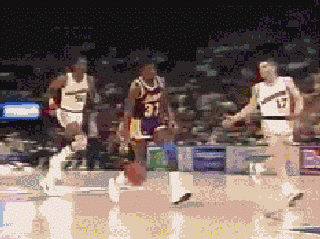 篮球gif:盘点魔术师约翰逊那些出其不意的传球