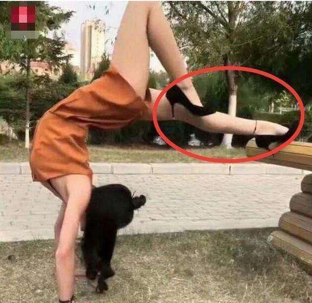 搞笑内涵gif:珍藏了几十年的红酒,今天拿出来喝了,一瓶可以喝半个月