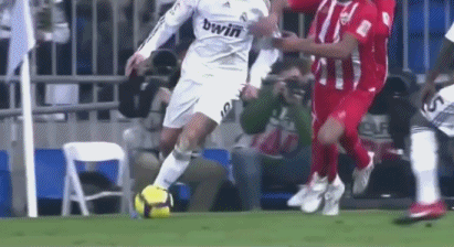 gif-c罗皇马生涯红牌回顾 是罪有应得还是冤死