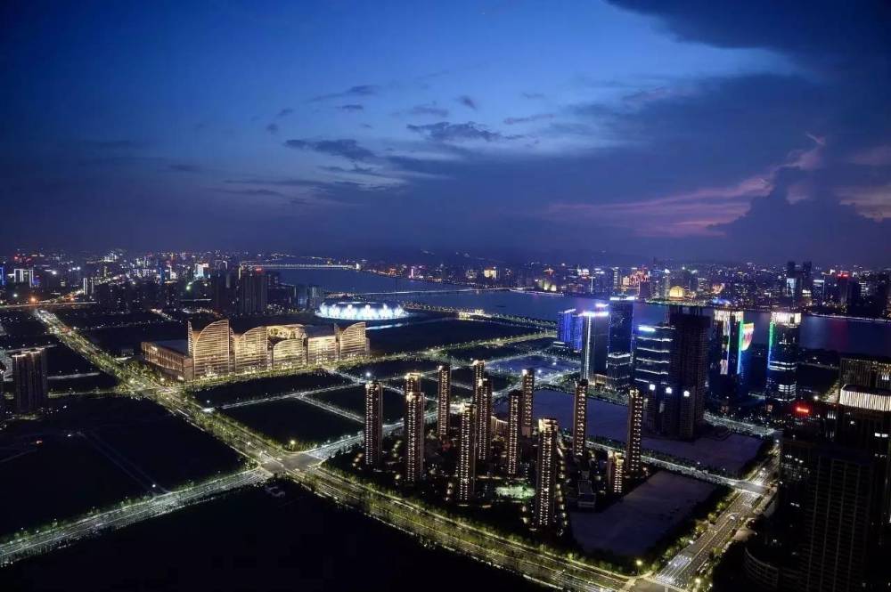浙江一座之前属于绍兴的城市,如今被杭州吞并,经济快速发展