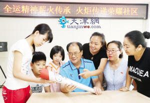 全运会歌曲作者教孩子们唱会歌