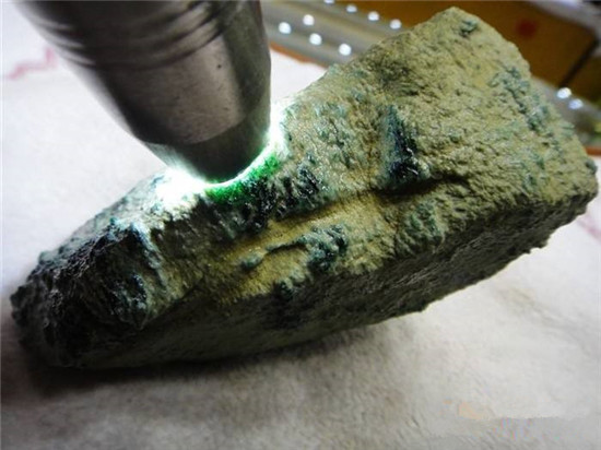 雅觅赌石知识——墨翠都产自哪些场口，各有什么特点！