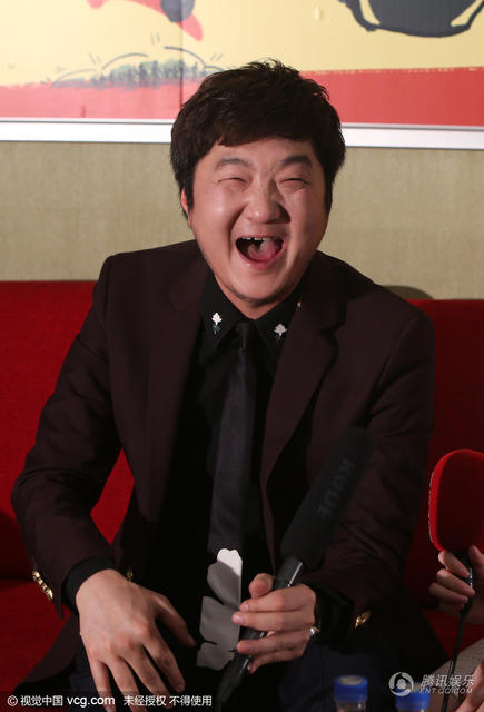 组图:影帝王大治的表情包请拿走 奔放咧嘴大笑