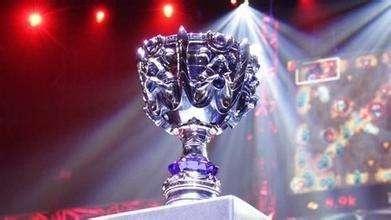 uzi夏季赛KDA突破天际,网友:竟然敢超过厂长,