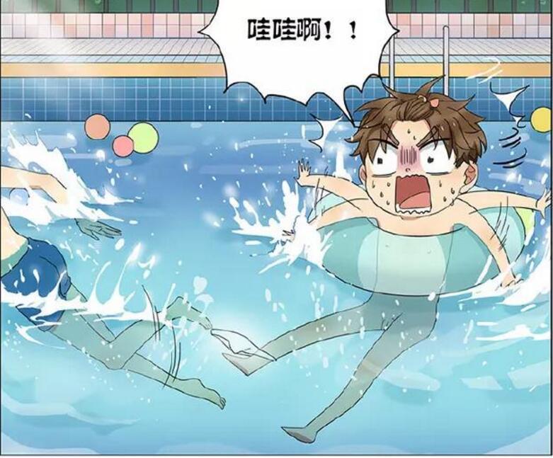 搞笑漫画:游泳时泳衣掉了,还被人错当成