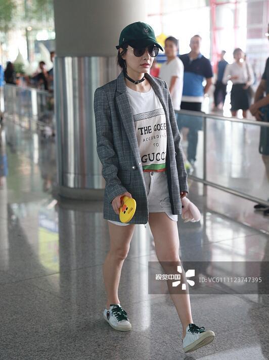 吴昕撞衫赵丽颖都不输,却惨败给迪丽热巴