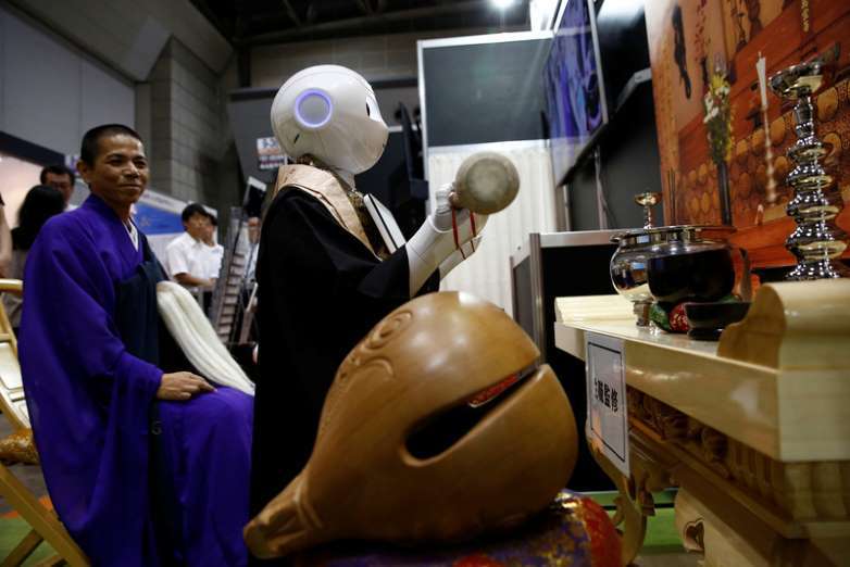 日本葬礼机器人它可以主持葬礼并诵经念佛 性价比高（组图） - 2