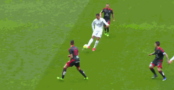 第50分钟,c罗禁区外离门30码距离突然起脚远射,皮球绕过门将直接钻入