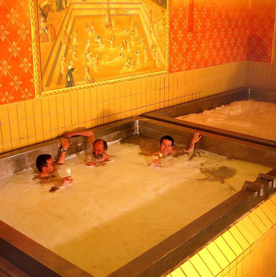 奥地利啤酒浴池 可以一边泡一边喝