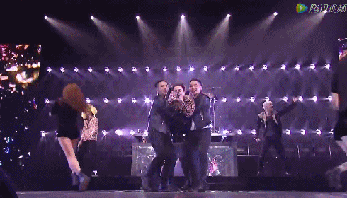 bigbang演唱会动图都撩成这样 现场岂不上天了?