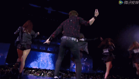 bigbang演唱会动图都撩成这样 现场岂不上天了?