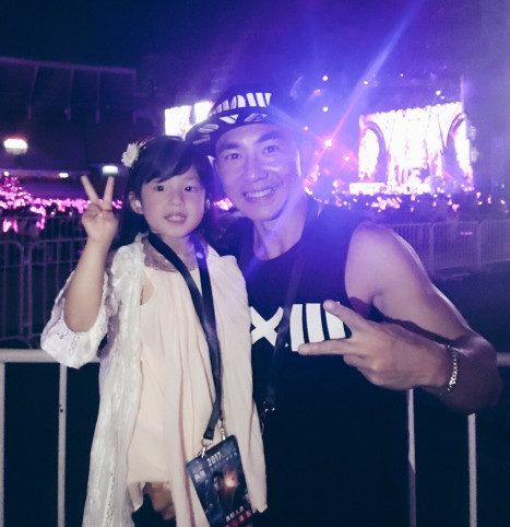 唐艺昕张若昀现身周杰伦演唱会 不愧是明星收割机