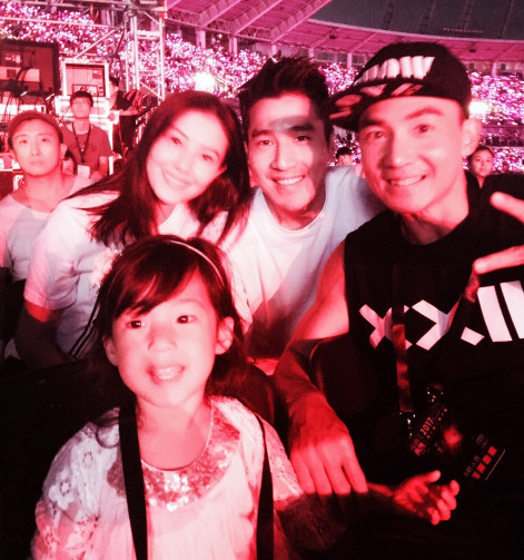 唐艺昕张若昀现身周杰伦演唱会 不愧是明星收割机