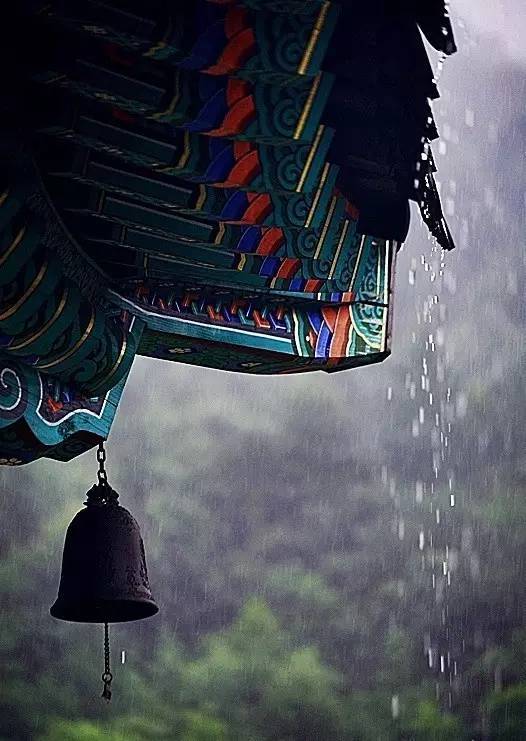 小楼一夜听春雨