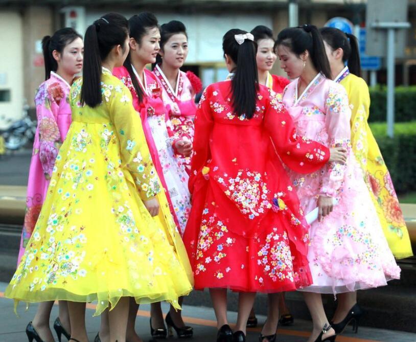 揭秘朝鲜餐厅女服务员：中文流利 能歌善舞 老外看呆（图） - 4