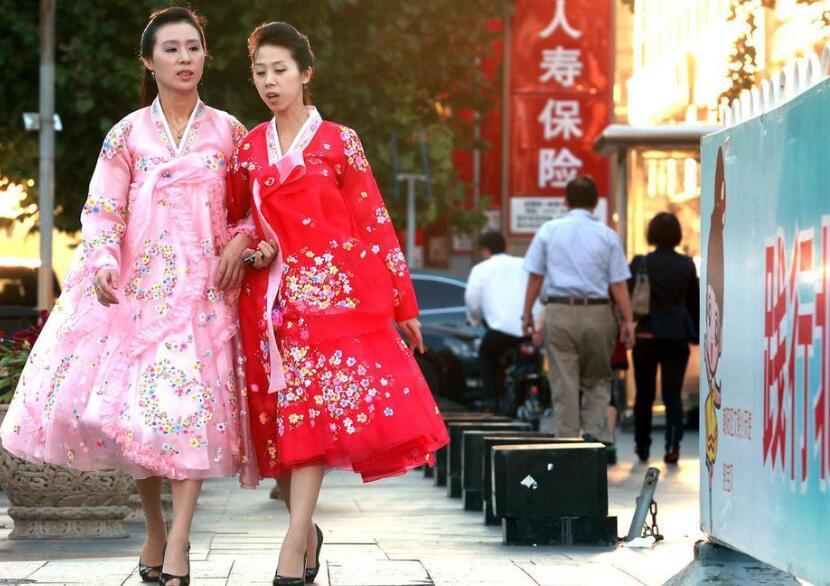 揭秘朝鲜餐厅女服务员：中文流利 能歌善舞 老外看呆（图） - 2