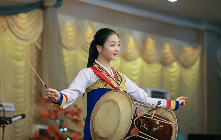 揭秘朝鲜餐厅女服务员：中文流利 能歌善舞 老外看呆（图） - 3