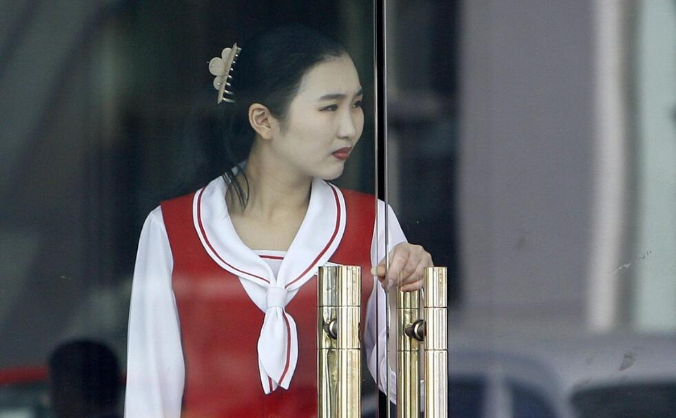 揭秘朝鲜餐厅女服务员：中文流利 能歌善舞 老外看呆（图） - 8