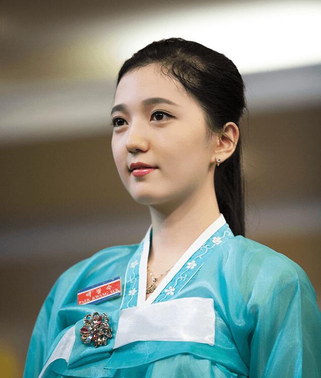 揭秘朝鲜餐厅女服务员：中文流利 能歌善舞 老外看呆（图） - 1