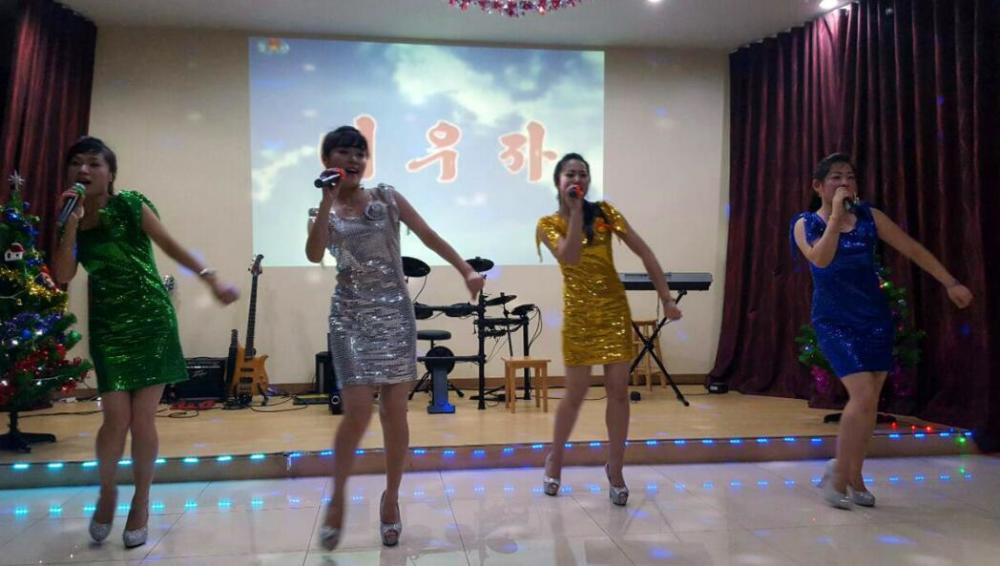揭秘朝鲜餐厅女服务员：中文流利 能歌善舞 老外看呆（图） - 7