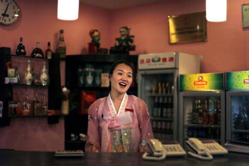 揭秘朝鲜餐厅女服务员：中文流利 能歌善舞 老外看呆（图） - 6