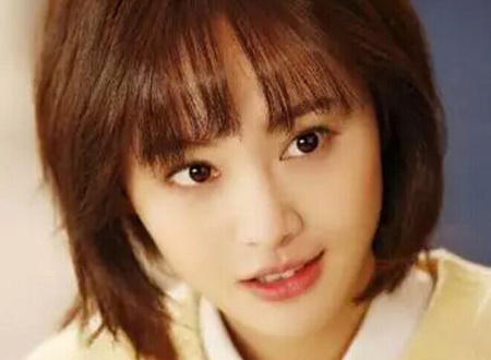 起点太高!她们一出道就凭处女作爆红_学生时代