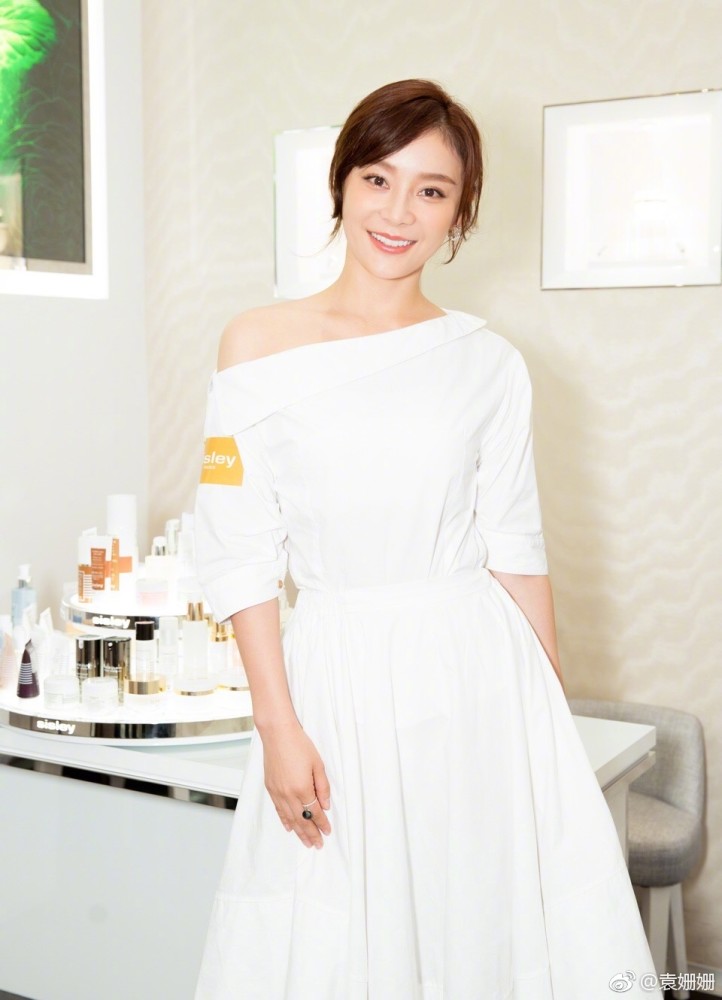 马甲线女神人设崩了？袁姗姗未经ps照片竟然变成僵尸脸？