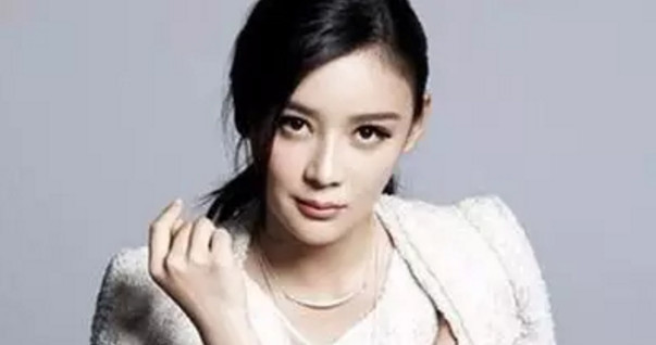 马甲线女神人设崩了？袁姗姗未经ps照片竟然变成僵尸脸？