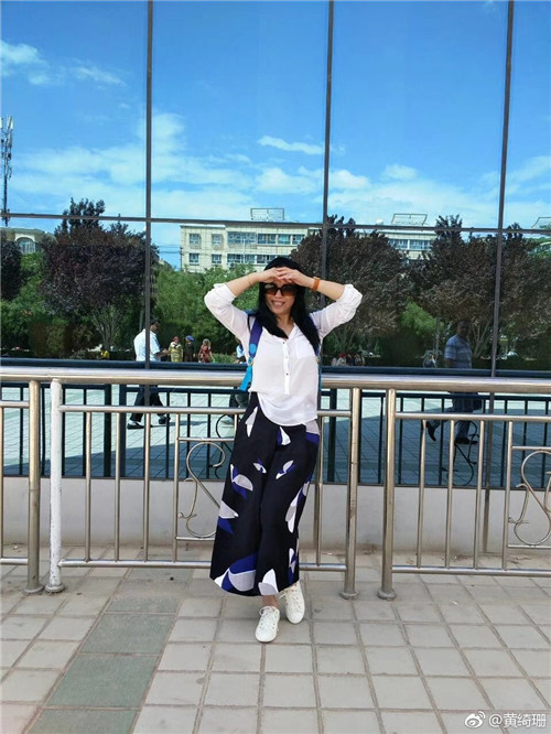 黄绮珊顶着锅盖头走红毯,画风竟然比吴莫愁还