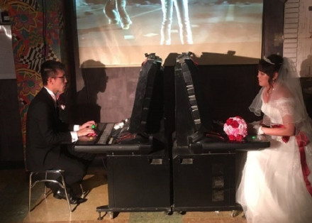 新郎千万别赢！岛国夫妇在婚礼上对战《铁拳6》