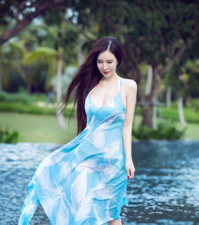美女写真 野外水中湿身美女比基尼身材傲人浴室泡沫美女写真 斯年娱乐网