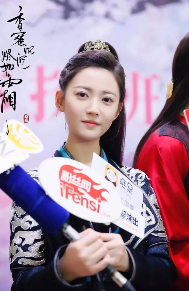 她是唐嫣签下的女艺人,新剧中颜值高过杨紫