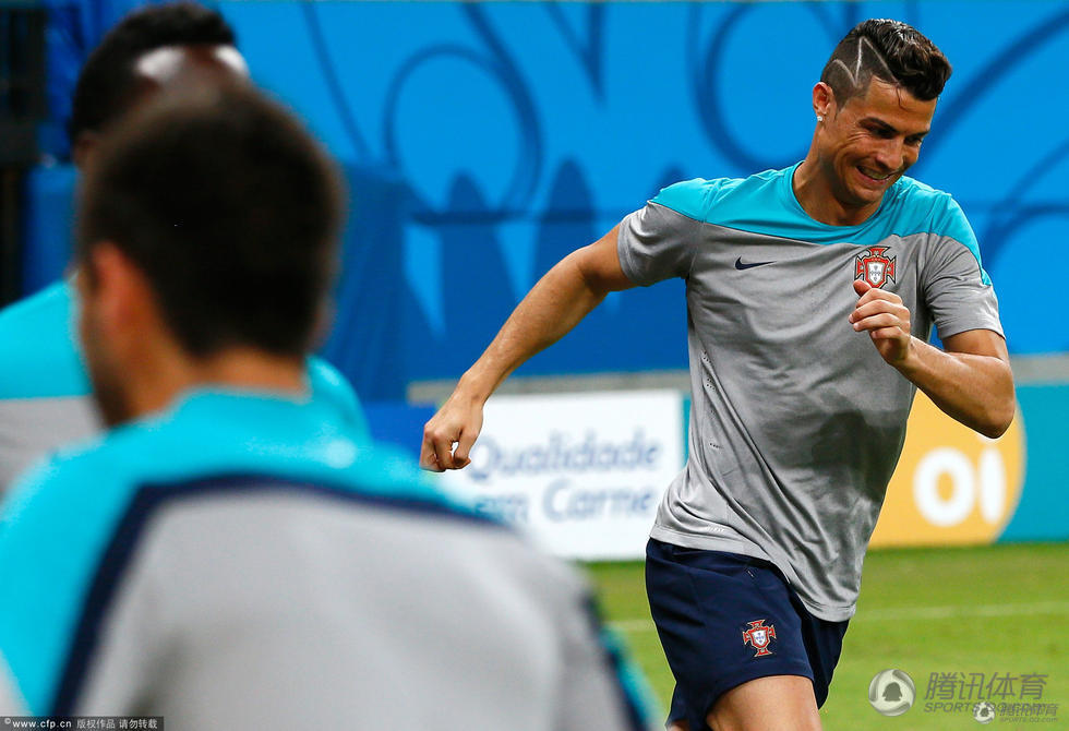 <em>C罗</em>又换<em>发型</em>!头发越剪越奇葩_腾讯体育