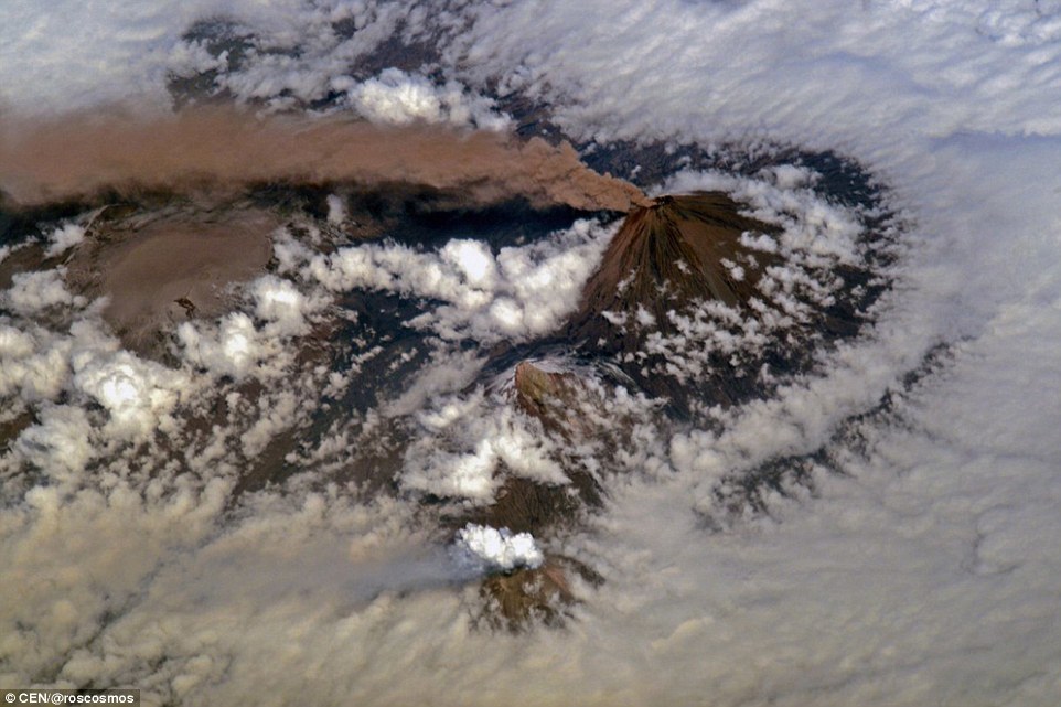 宇航员太空拍下地球火山爆发 画面震撼（组图） - 4