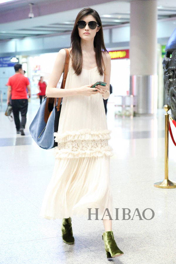 快40的萧亚轩腿比杨幂还细?郑爽又瘦成这样有